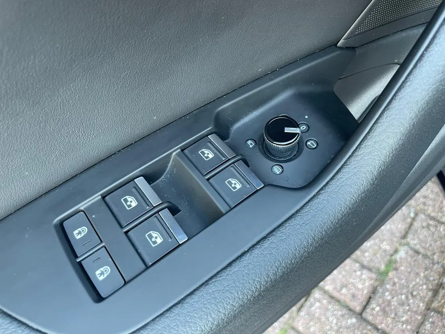 Audi A6 Limousine 50 TFSI e quattro Business edition *Automaat*Navi+360Camera*Schuif/kanteldak*Climate Control*Stoelverwarming/ventilatie*Elekt. Achterklep*Memory stoelen*Nette auto!