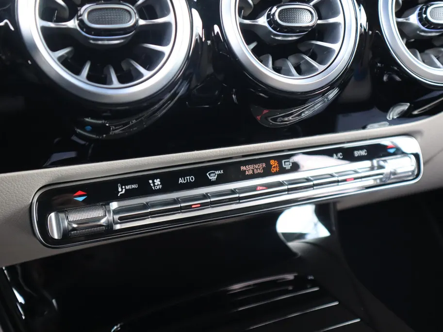 Mercedes-Benz A-Klasse 180 Star Edition Luxury Line l Keyless l Panoramadak l Stoelverwarming