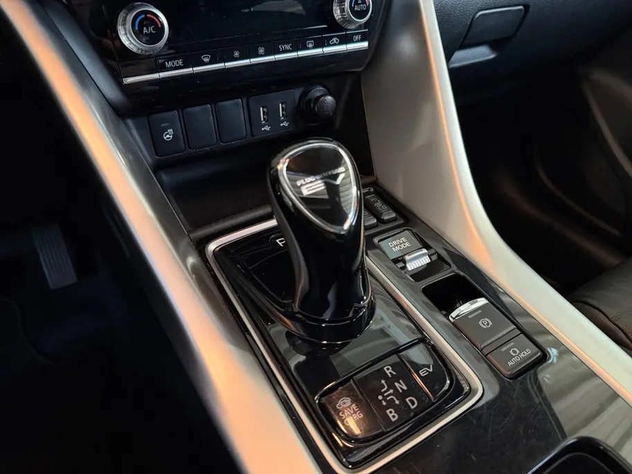 Mitsubishi Eclipse Cross 2.4 PHEV Instyle WK DEAL € 500,- korting | Schuif-/ kanteldak | Achteruitrijcamera | Parkeersensoren voor & achter | Stoelverwarming | Navigatie | Trekhaak | BOVAG GARANTIE |