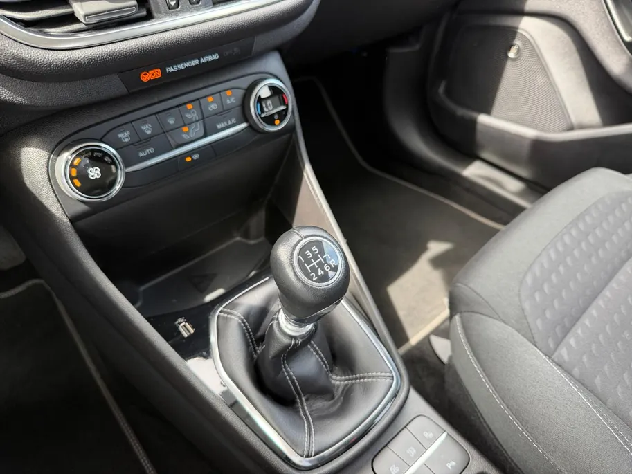 Ford Fiesta 1.0 EcoBoost Titanium |Apple Carplay/Android Auto| Trekhaak| Voorrutverwarming| 12 maanden Bovag garantie|
