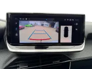 Peugeot 2008 1.2 PureTech 130 Allure | Automaat | Parkeersensoren voor en achter | Acteruitrijcamera | Apple carplay & Android auto | Cruise control | Navigatie | Trekhaak | Bovag garantie |