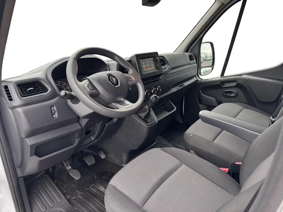 Renault Master T33 2.3 - 135PK dCi L2H2 Work Edition | BPM VRIJ | Trekhaak | Parkeersensoren | Camera | Navi | Apple CarPlay/Android Auto | Volledig betimmerd | Airco | Cruise Control |