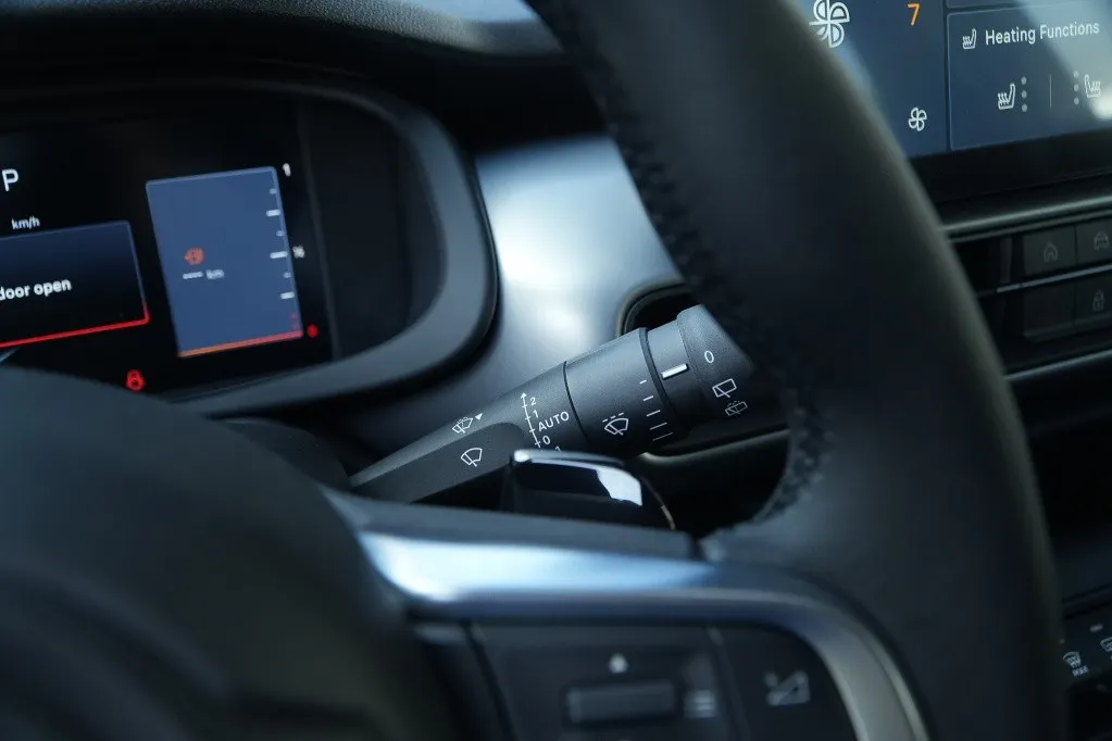 Jeep Avenger 1.2 e-Hybrid Summit | Navi | JBL | Camera | Winter | 18'