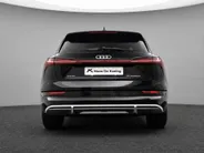 Audi e-tron 55 quattro 95 kWh 408pk S Edition · SOH 96,8% · Camera · Luchtvering · Afneembare Trekhaak · Head-Up Display · Elek. Achterklep · Stoelverwarming · 20'Velgen ·
