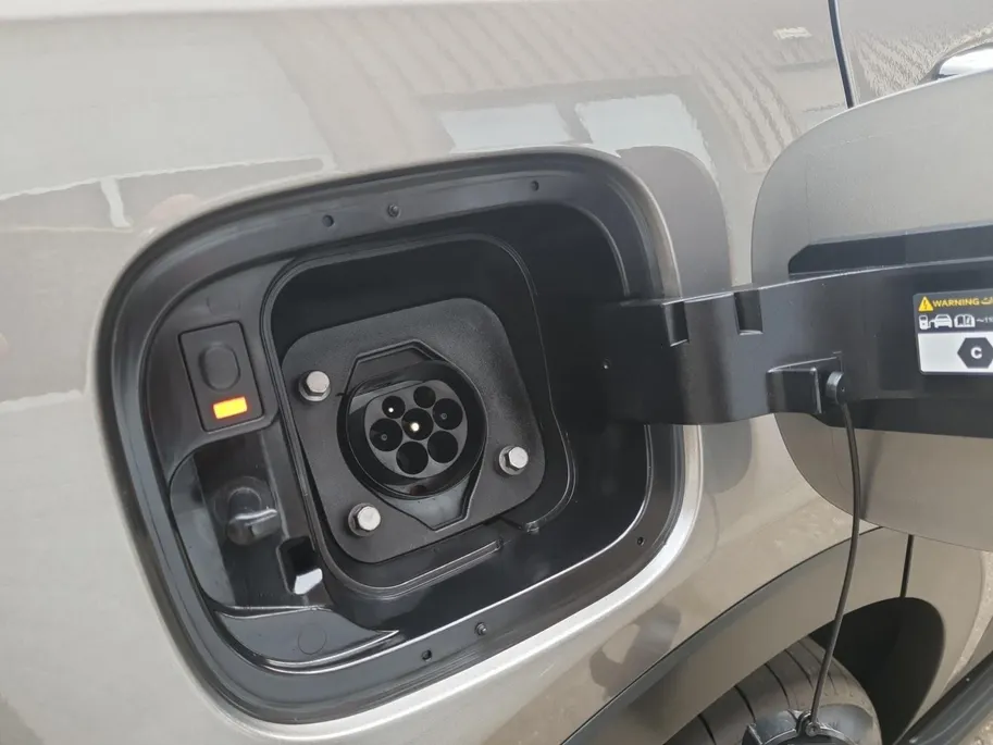 Kia Sorento 1.6 T-GDi Plug-in Hybrid 4WD ExecutiveLine 7p | Black Pack | Stoel verwarming en ventilatie | Panorama schuifdak | Sidebars | Lichtmetalen velgen 21inch | Lederen bekleding | Elektrisch bedienbare voorstoelen |