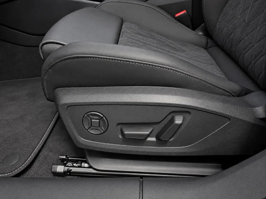 Audi A5 Avant 2.0 367pk e-hybrid Quattro S edition Competition · Panoramadak · Wegklapbare Trekhaak · 360 Camera