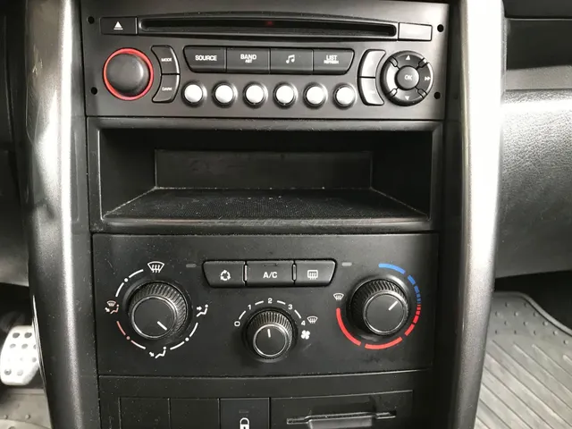 Peugeot 207 1.6 VTi Sportium