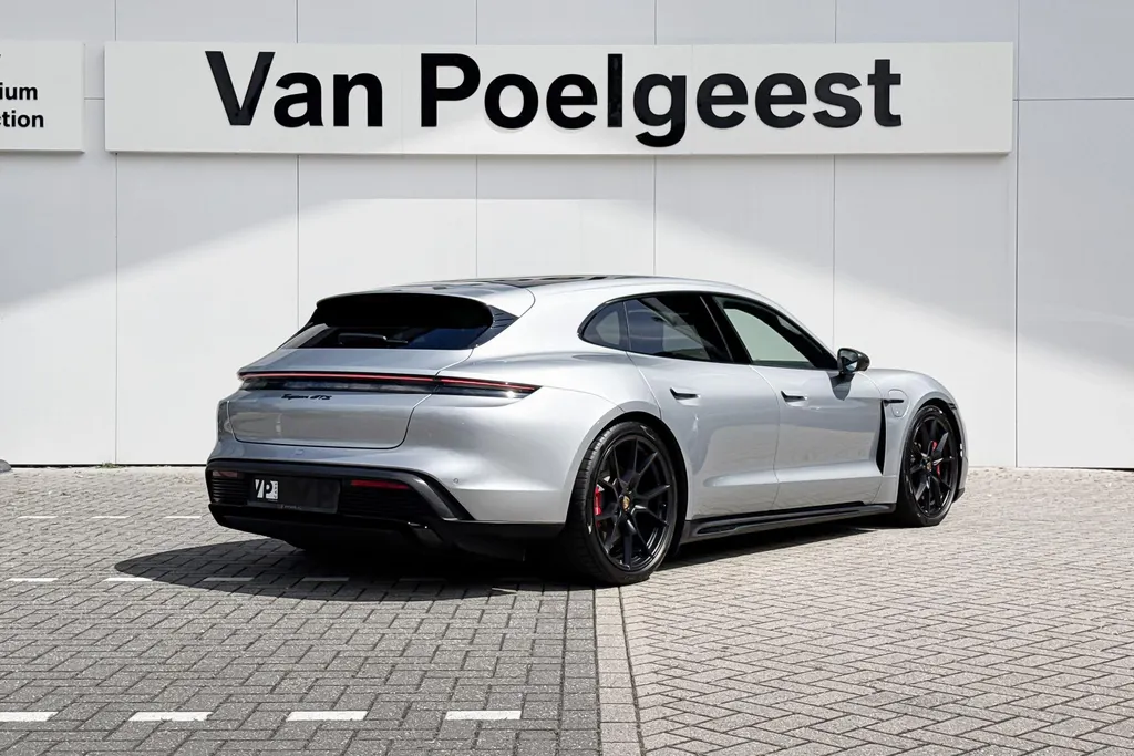 Porsche Taycan Sport Turismo GTS 93 kWh