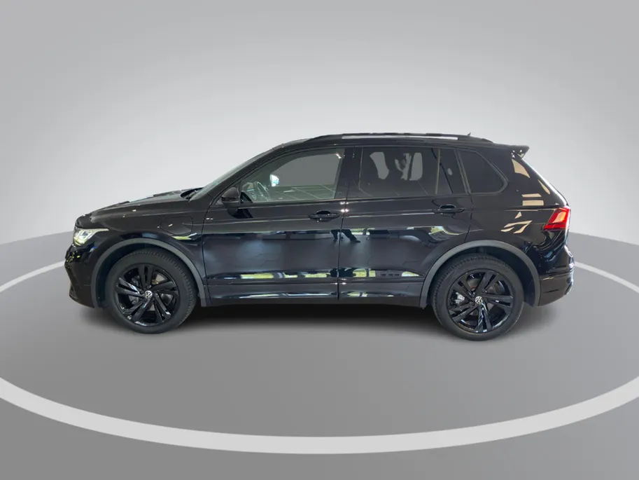Volkswagen Tiguan 1.4TSIeHybrid 180kW/245PK R-Line Black Style · Dodehoeksensoren ·  Navigatie · Parkeersensoren · Apple/Android Car Play ·