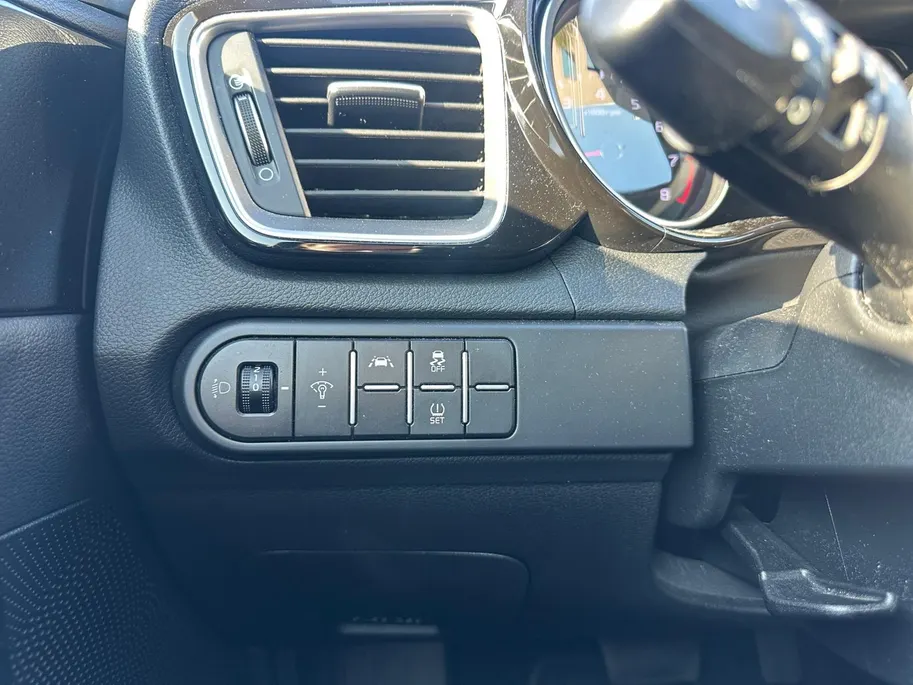 Kia XCeed 1.5 T-GDI MHEV DynamicPlusLine Automaat | 1e Eigenaar | Dealer Onderhouden | Camera | Stoel- & Stuurverwarming | Trekhaak | 2-Zone Climate Control | Navigatie | Fabrieksgarantie t/m 2-4-2028 +3x 1 jaar* | NAP