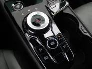 Kia Sportage 1.6 T-GDi Hybrid Dark Edition | Stuur-/stoelverwarming v+a | Camera | Elek. stoelverstelling | 18' LM | Cruise adapt. | Navi | Clima | Half leer/suède |
