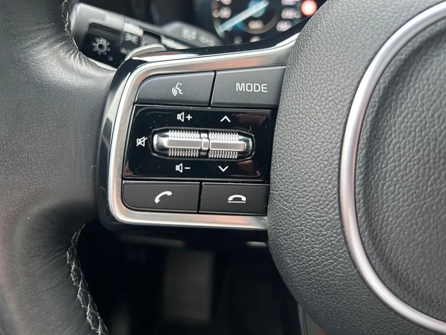 Kia Sorento 1.6 T-GDI Hybrid 2WD ExecutiveLine 5p. | Apple Carplay / Android Auto | Navigatiesysteem | Elektrisch Verstelbare Voorstoelen | Bestuurdersstoel met Geheugen | Elektrisch Schuif / Kanteldak | Elektrisch Bedienbare Achterklep | Stoelverwarming + Stoelkoeli