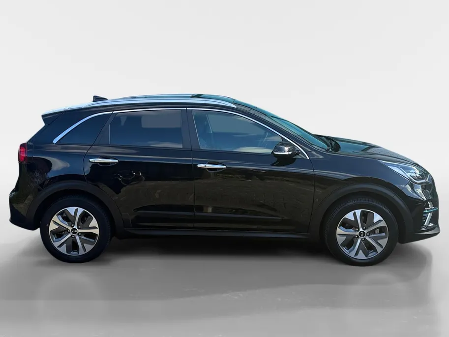Kia e-Niro DynamicPlusLine 64 kWh | SOH 97,5% | Camera | Keyless | Schuifdak | Navi | Apple Carplay | Android Auto | Lichtmetalen Velgen |