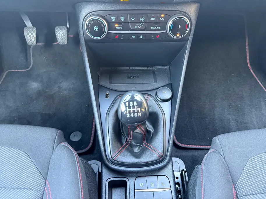 Ford Fiesta 1.0 EcoBoost Hybrid ST-Line X | NL Auto | Dealeronderhouden | Winter Pack | Driver Assistance Pack | Camera | Afneembare Trekhaak | Apple Carplay & Android Auto |