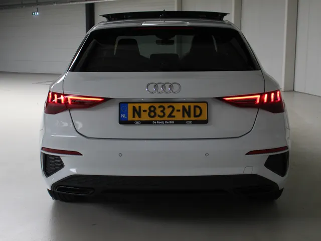 Audi A3 Sportback 30 TFSI S-Line S-Tronic Navigatie | Panoramadak | Sportstuur | Led