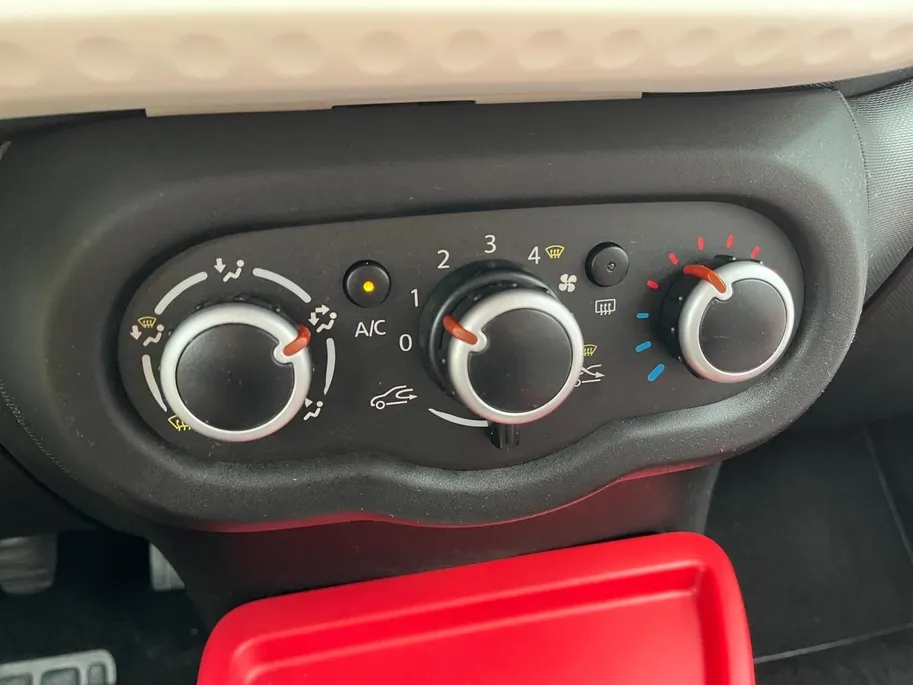 Renault Twingo 1.0 SCe Collection | Airco | Cruise Control | Bluetooth Audiosysteem | Parkeersensoren | LED Dagrijverlichting | Elektrische ramen | *44.000km*