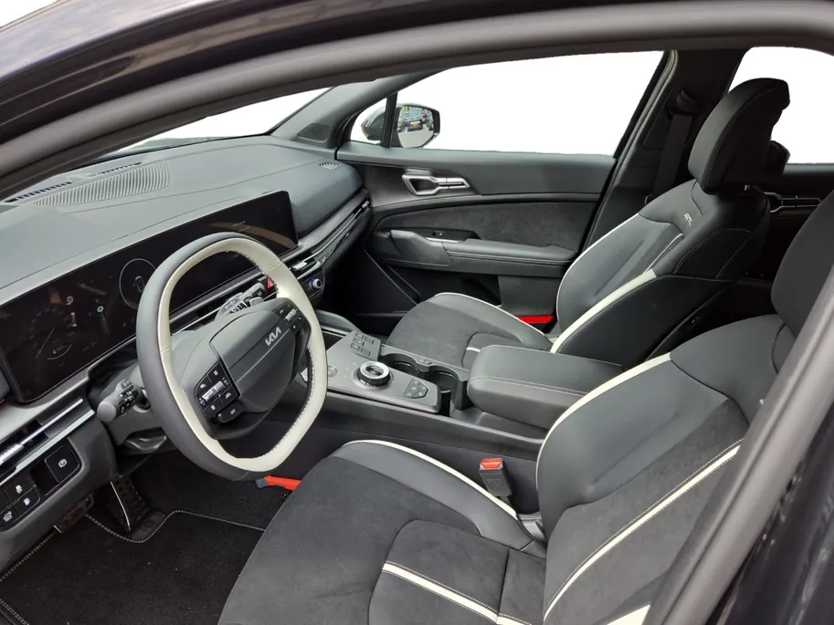 Kia Sportage 1.6 T-GDi Plug-in Hybrid GT-Line | Climate Control | Cruise Control | Camera | Navigatie | Elektrische Kofferklep | Open Dak | Stoelverwarming | Stuurverwarming |