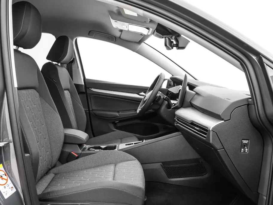 Volkswagen Golf Life Edition 1.5 eHybrid 204 PK 7 versn. DSG · Draadloze telefoonlader · Achteruitrijcamera · Privatelease Van 594,- voor  472,- obv 24 maanden! · Prijs is inclusief inruilpremie · MEGA SALE
