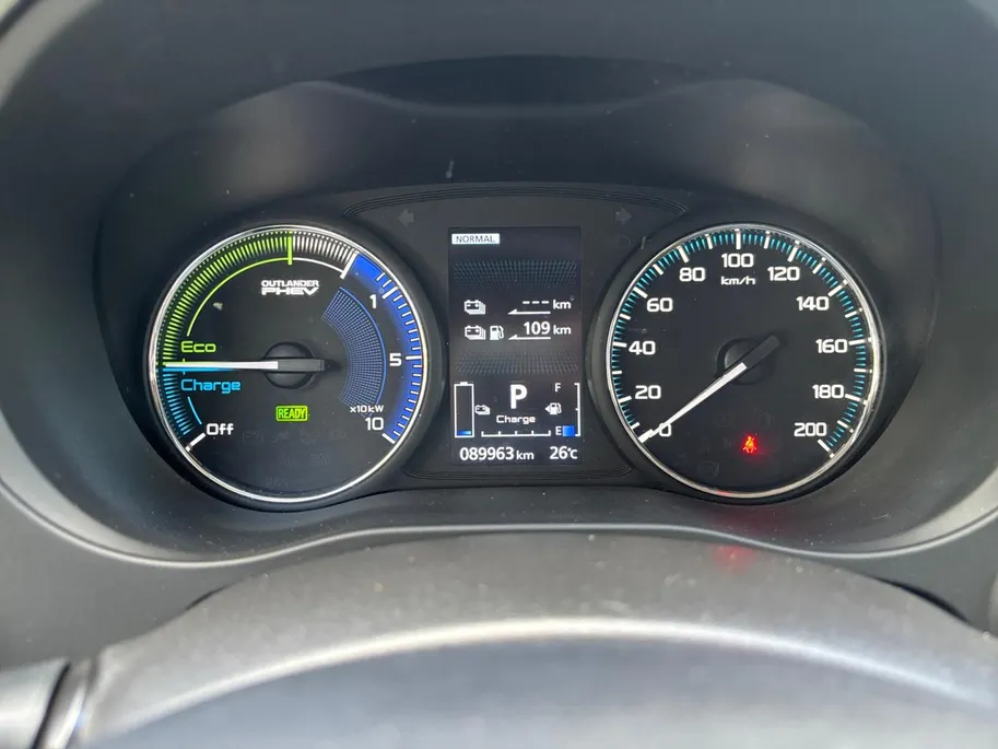 Mitsubishi Outlander 2.4 PHEV Pure+ | Trekhaak | Camera | Stoelverwarming | Cruise |