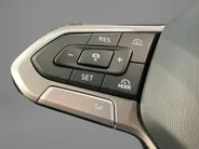 Volkswagen Golf 1.5 eTSI 150pk DSG R-Line · Apple/Android Car Play · Trekhaak ·  Camera + Parkeersensoren · Stoelverwarming · Garantie t/m 24-09-2030 of 100000km.