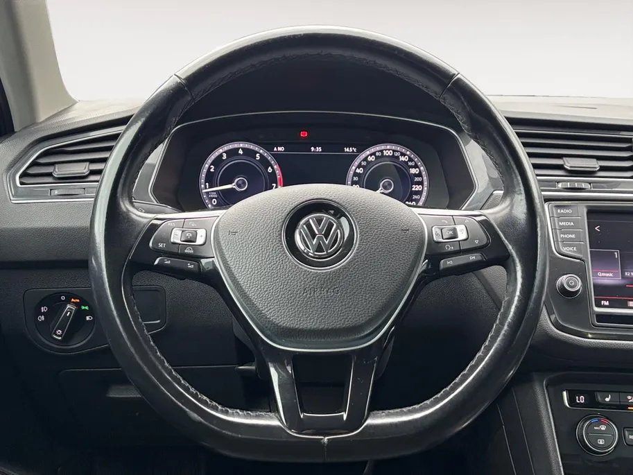 Volkswagen Tiguan 2.0 TSI 4Motion Highline | Trekhaak | Adapt. Cruise Control | Stoelverwarming | Climate Control | Parkeersensoren |