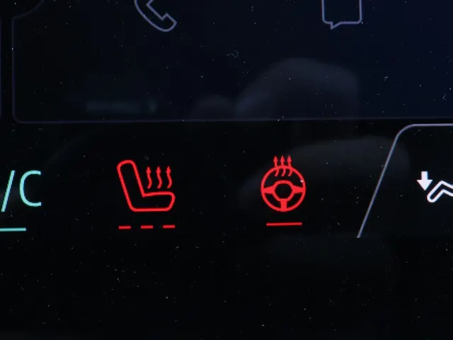 Mitsubishi Eclipse Cross Intense 67 kWh | Stoel Verwarming | Carplay |