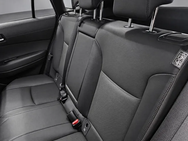 Toyota Corolla Cross 2.0 HP Hybrid Launch Edition | Panoramadak | All Seasons