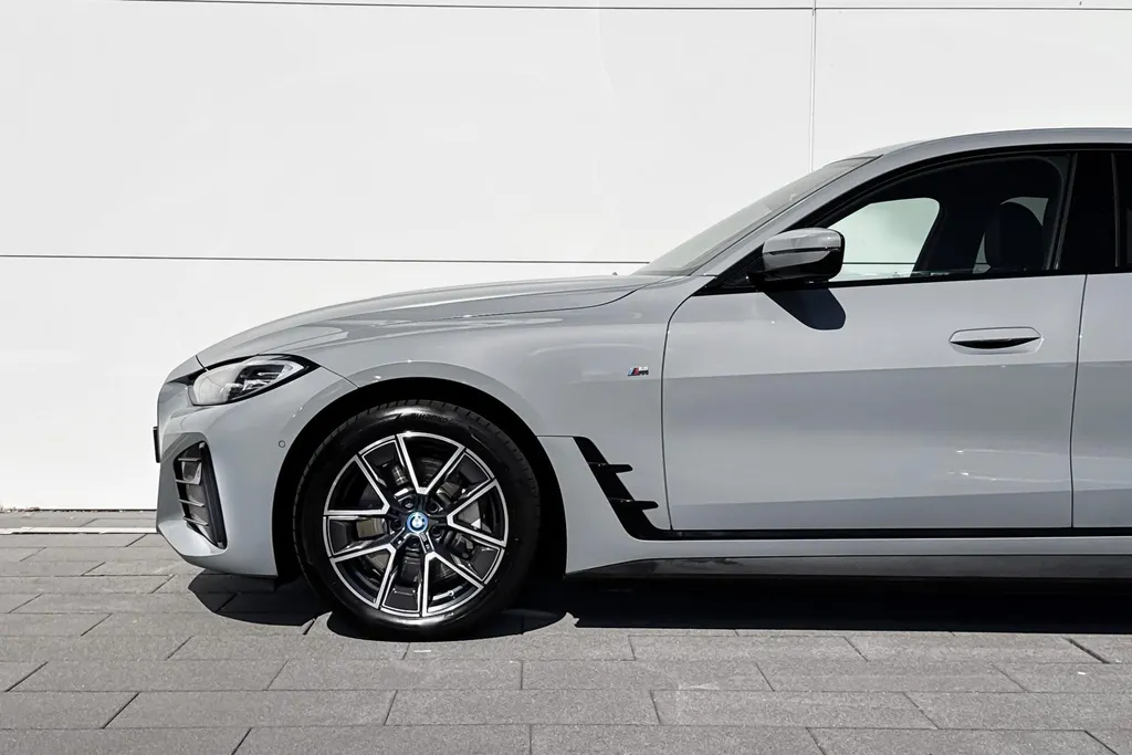 BMW i4 eDrive35 70 kWh