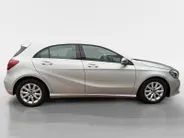 Mercedes-Benz A-Klasse 180 Business Solution | Zeer nette auto | Navigatie | Achteruitrijcamera | Parkeersensoren v + a | Comfort stoelen | Stoelverwarming | Bovag garantie | NAP