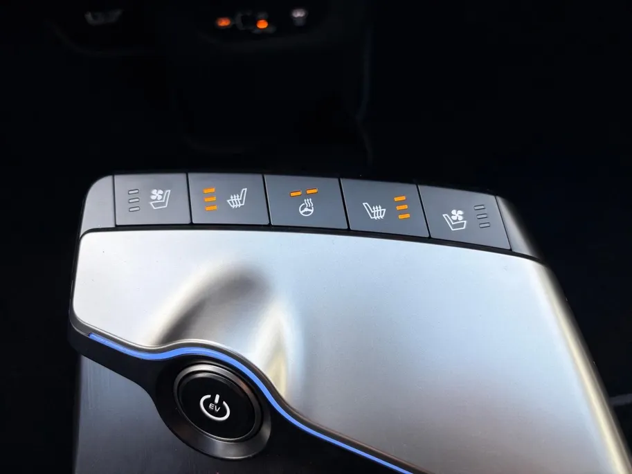 Kia EV6 GT-Line Business Edition 84 kWh | Rijdende Demo ! | Draadloos Apple Carplay / Android Auto | Navigatiesysteem | Elektrisch Verstelbare voorstoelen | Licht + Regensensor | Stoelverwarming+ Stoelkoeling  | Stuurverwarming | Elektrisch Bedienbare Achterklep 