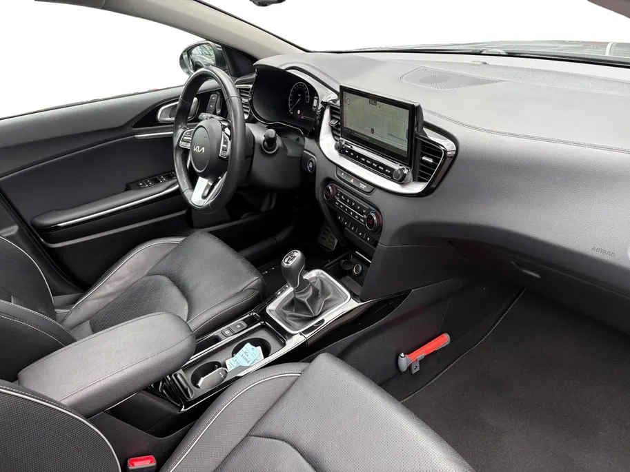 Kia XCeed 1.5 T-GDI MHEV ExecutiveLine | Airco | Navi | Camera | Stoelverwarming | Panoramadak | Stoelventilatie | Elektrische stoelen |