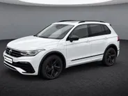 Volkswagen Tiguan 1.4TSIeHybrid 180kW/245PK R-Line Black Style · Panoramadak · Trekhaak · 360°Camera + Parkeersensoren · Stoelverwarming · Garantie t/m 27-07-2027 of 100000km.