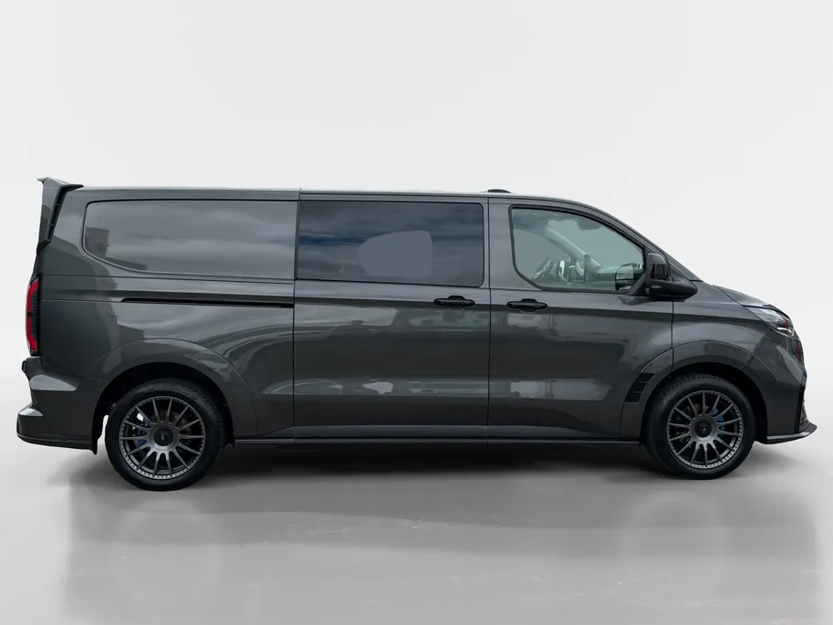 Ford E-Transit Custom 340 L2H1 MS-RT 71 kWh Dubbel Cabine | Nieuw te bestellen | Prijs excl. BTW / Incl. kosten Rijklaarmaken | 278km WLTP Rijbereik | Trekhaak | Adaptieve koplampen | Adaptieve Cruise Control | BLIS | 360 Graden Camera | Dubbele Zijschuifdeuren