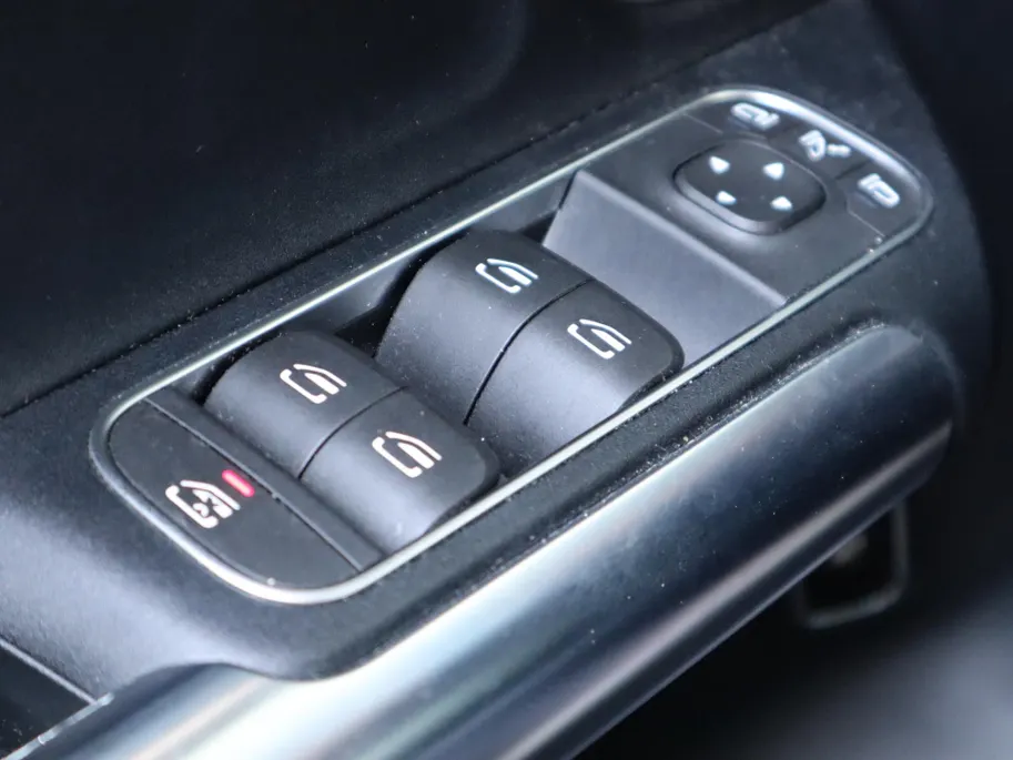 Mercedes-Benz EQA 250 Business Solution Luxury 67 kWh l Keyless l Panoramadak l Stoelverwarming
