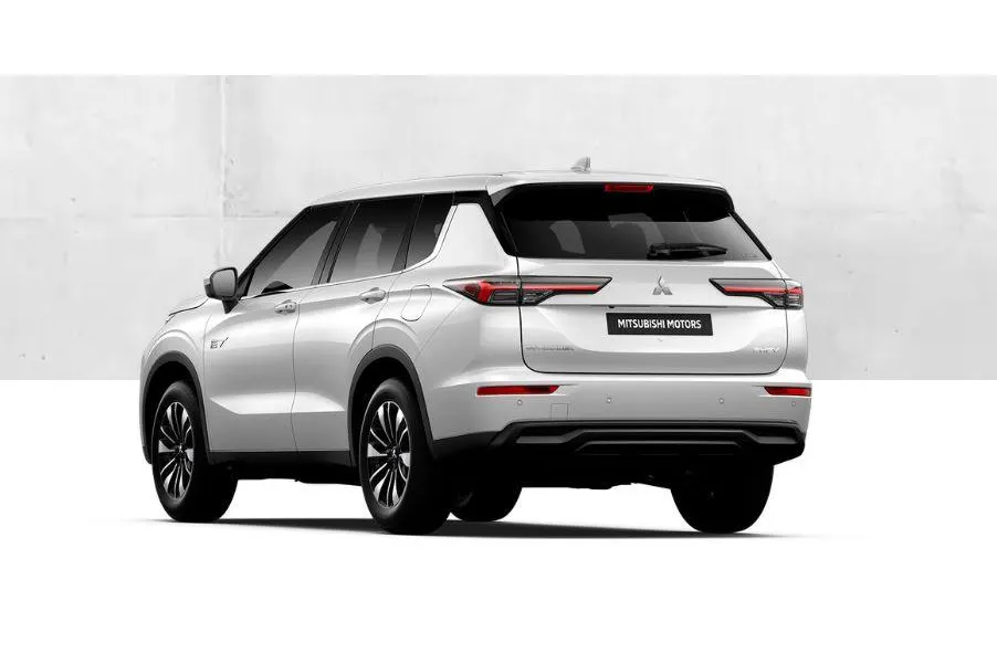 Mitsubishi Outlander 2.4 PHEV Intense € 5.000 euro korting eigen voorraad| 8 jaar garantie| Snel leverbaar | Totaalprijs op is op.
