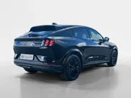 Ford Mustang Mach-E Extended Premium RWD 88 kWh | Uit Voorraad Leverbaar | Prijs Inclusief 2000 Euro Ford Voordeel | 600km WLTP Rijbereik | 19' Lichtmetalen Velgen | Elektrisch Bedienbare Achterklep met Sensor Besturing