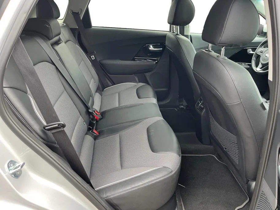 Kia e-Niro DynamicPlusLine 64 kWh | Elektrisch schuifdak | Keyless entry | Stoelverwarming
