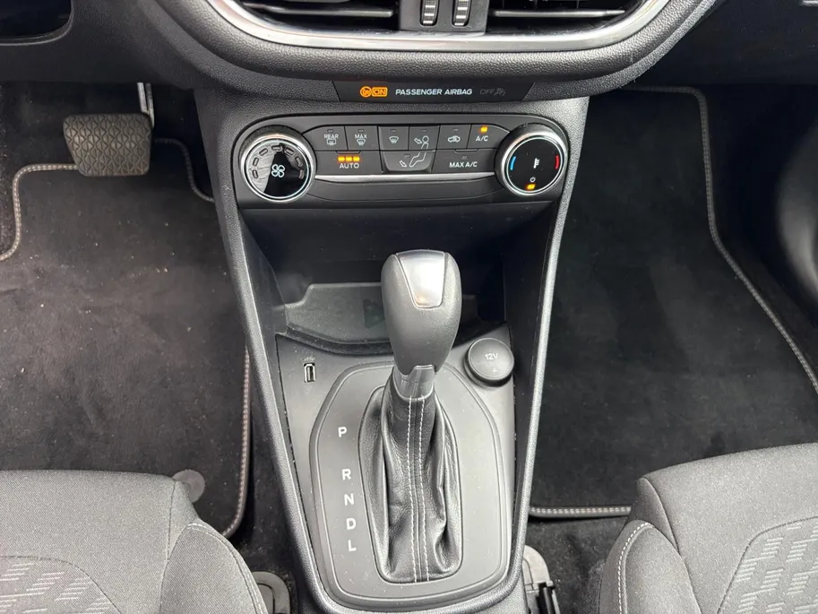 Ford Fiesta 1.0 EcoBoost Hybrid Titanium X Automaat | Adaptieve Cruise Control | Camera | Privacy Glass | Keyless Entry | Parkeersensoren | Navigatie |
