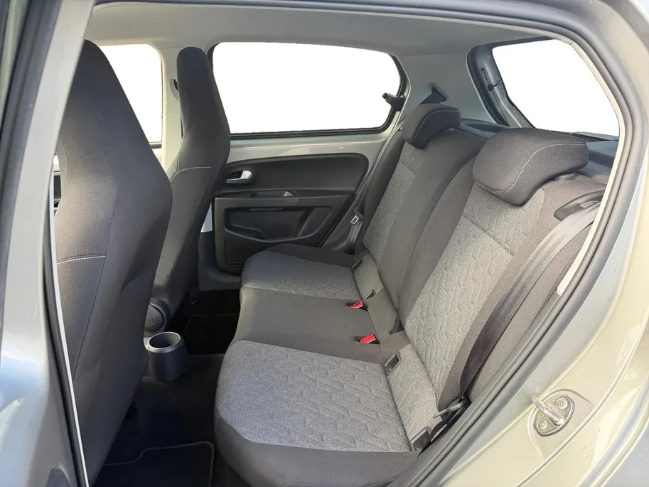 Volkswagen up! 1.0 | Camera | Parkeersensoren | Climate Control | Cruise Control | DAB | Stuurbediening | Bluetooth | Goed Onderhouden