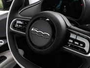 Fiat 500e Cabrio La Prima by Bocelli 42 kWh | JBL | Winter | Camera | 17' VERKOCHT