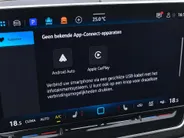 Volkswagen Golf 1.5eTSI/150PK R-Line · Navigatie · Trekhaak · Apple/Android Car Play · Dodehoeksensoren · Stoelverwarming ·  Garantie t/m 08-01-2031 of 100000km.