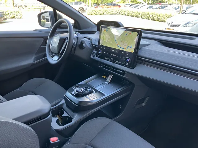 Toyota C-HR+ First Edition 77 kWh | Bi-Tone | 20'| Stoel&Stuurverw | Camera