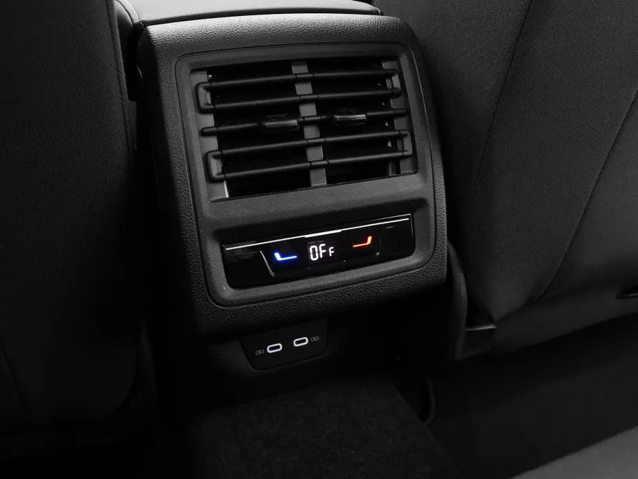 Volkswagen Golf Life Edition 1.5 eHybrid 204 PK 6 versn. DSG · Achteruitrijcamera · Draadloze telefoonlader · Comfort pakket ·