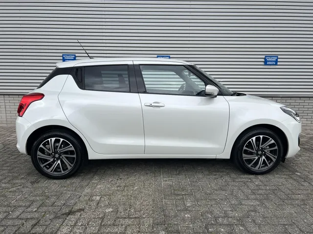 Suzuki Swift 1.2 Style Smart Hybrid | Apple Carplay & Android Auto | Climate Control | Lage Kilometerstand | 16' LM Velgen