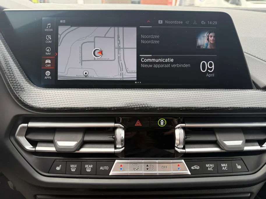 BMW 1 Serie Limousine 118i Sport Line Apple/Android draadloos | Automaat | Climate Con