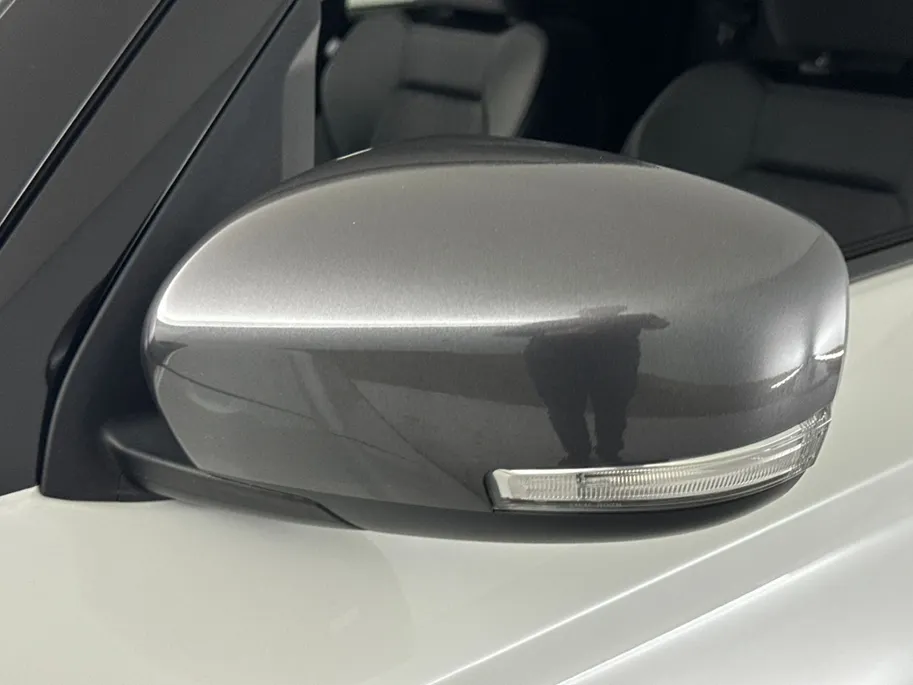 Suzuki Swift 1.2 Style Smart Hybrid | Black & White edition