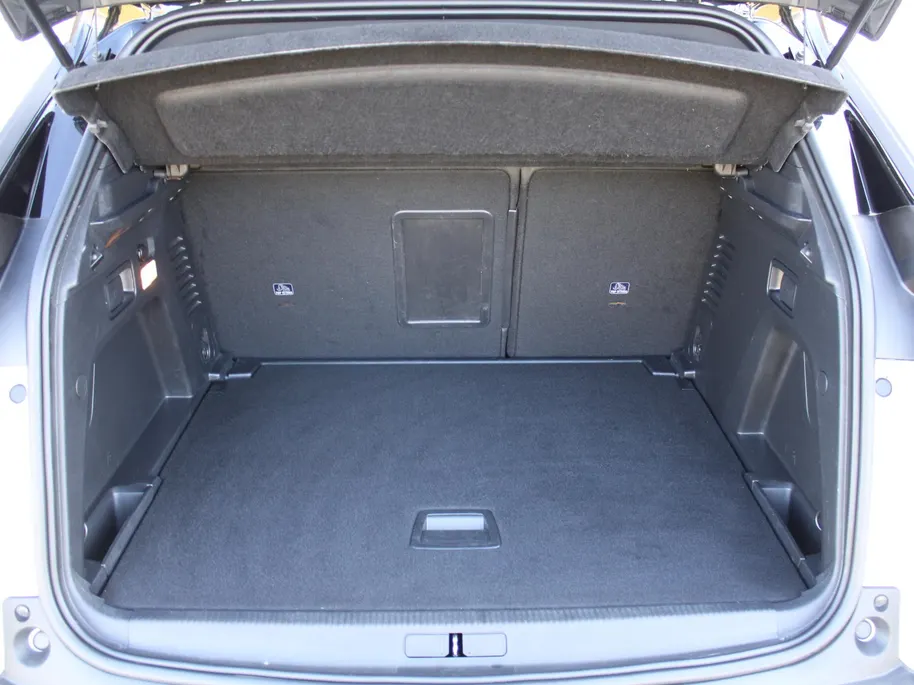 Peugeot 3008 1.2 PureTech GT | Trekhaak | Stoelverwarming | Cruise adapt. | Camera | Dodehoek detectie | 18' LM | Navi | Clima |