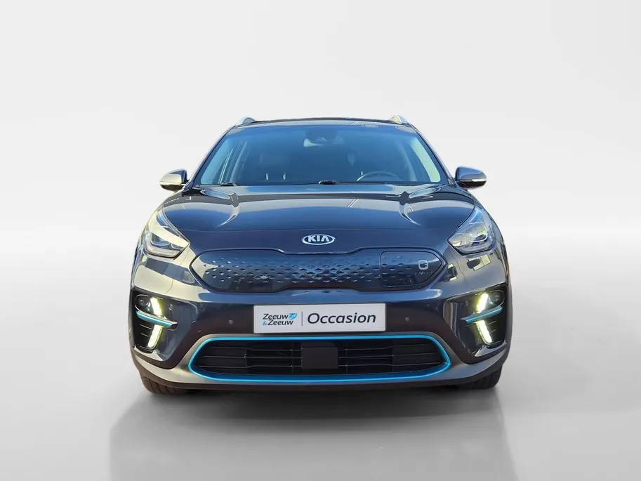 Kia e-Niro DynamicPlusLine 64 kWh | SOH 99,5 % | 3 Fase laden | 1e Eigenaar | Dealer onderhouden | Stoelverwarming | Schuif-/kanteldak | Fabrieksgarantie t/m 24-08-2029 + 3x 1 jaar |  NAP |