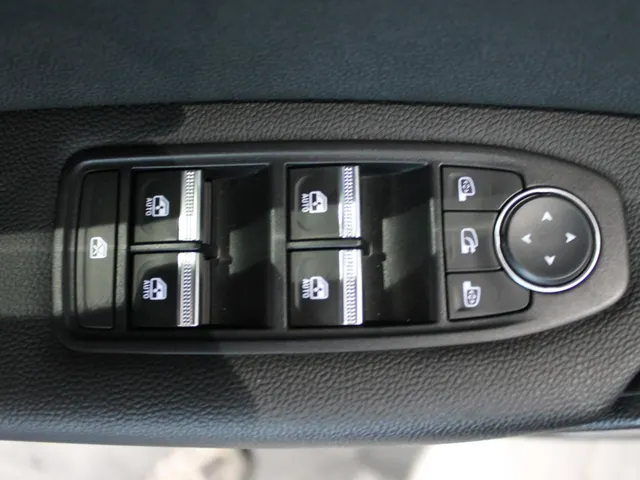 Renault Captur 1.3 TCe 140 PK Intens | Automaat | 4 seizoensbanden | parkeersensoren achter | LM Velgen | Multisense | ECC |