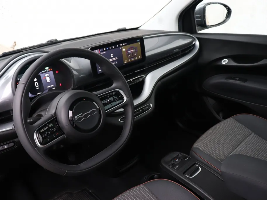 Fiat 500e Icon 42KWH | Navi | Carplay | Comfort | Pano | 16'